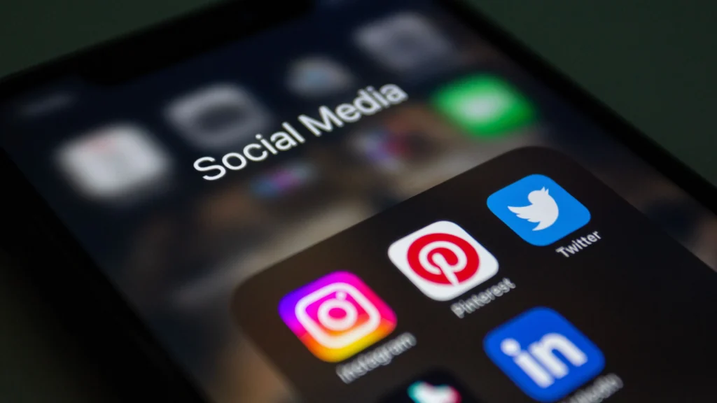 Why Choose a Social Media Marketing Agency Pitampura for Business Growth?